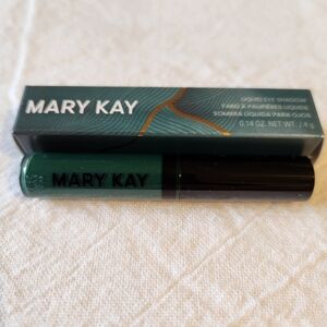 Mary Kay Liquid Eye Shadow - In The Trees.  Emerald Green
